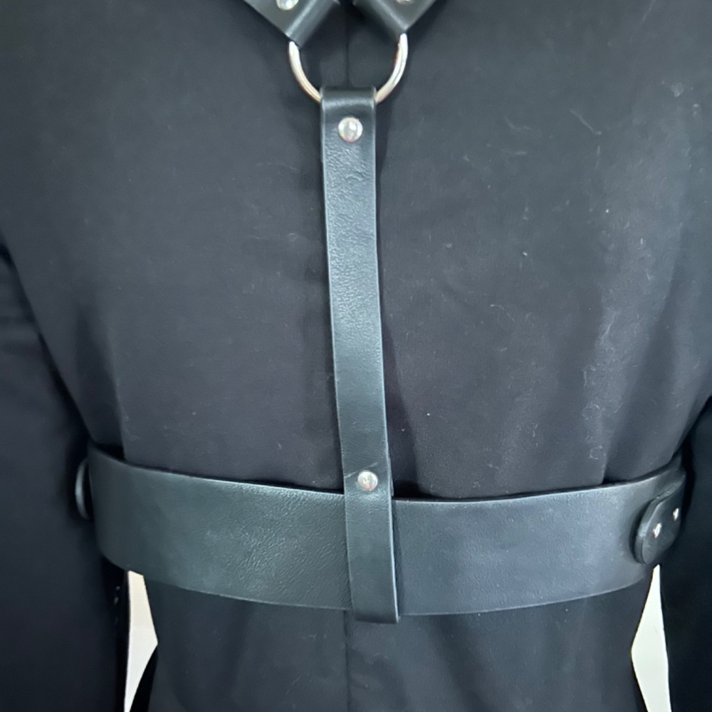 Oblong Shop - Vegan Belted Harness Adjustable S-M - Picture 4 of 6